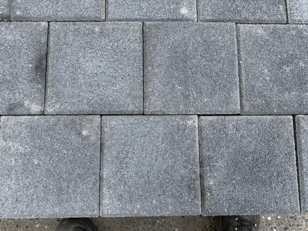 88,2 M2 Prijstopper! Betonsteen Donkergrijs 20x20x8 Cm – foto 4 – kavel bij XL Auctions