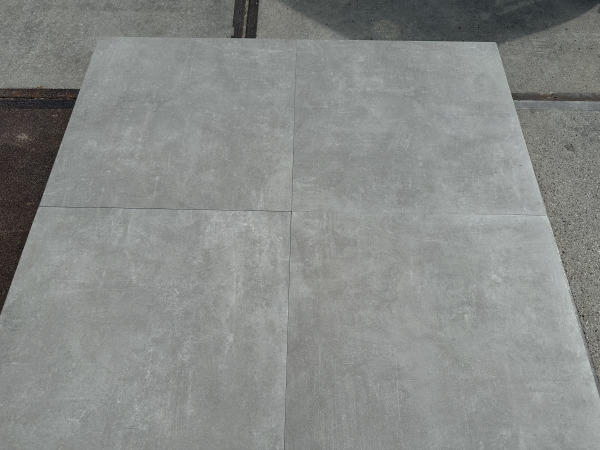 27,36 M2 Keramische Tegel Betonlook Grijs 60x60x3 Cm – foto 4 – kavel bij XL Auctions