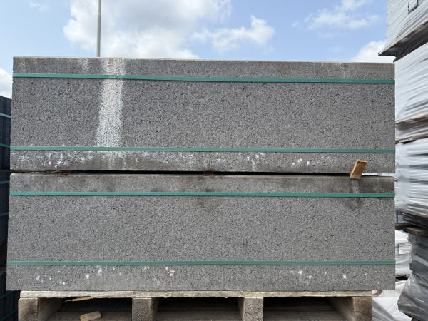 78x Opsluitband Beton Grijs 6x30x100 Cm – foto 2 – kavel bij XL Auctions
