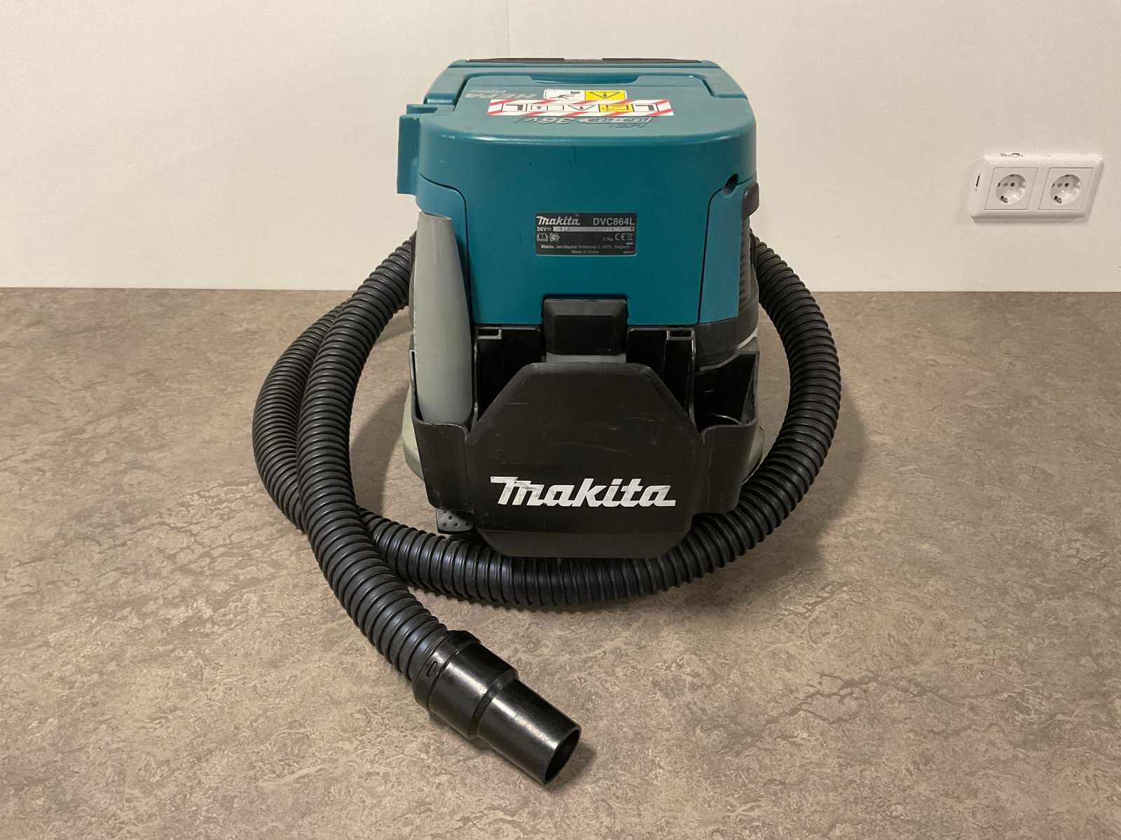 makita-dvc864l-draadloze-stofzuiger