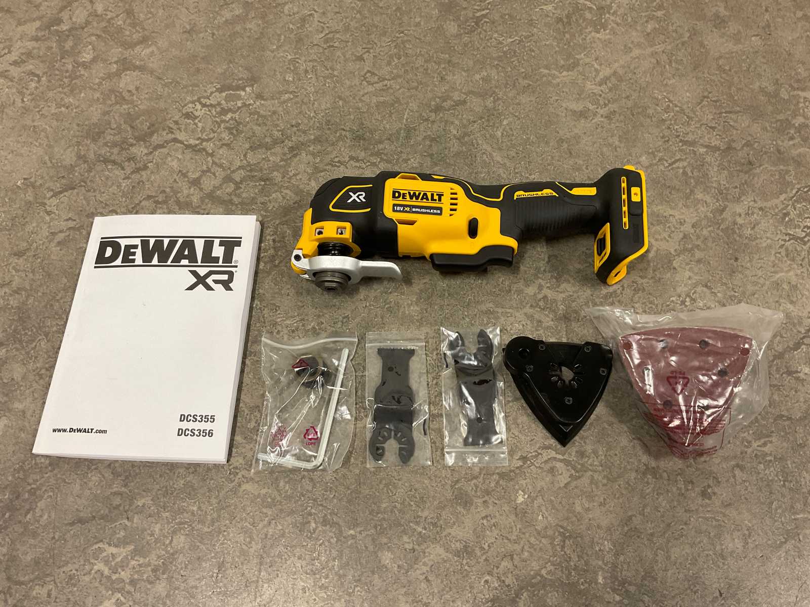 dewalt-accu-multitool-dcs356-met-accessoires