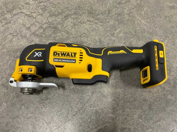 dewalt-accu-multitool-dcs356-met-accessoires