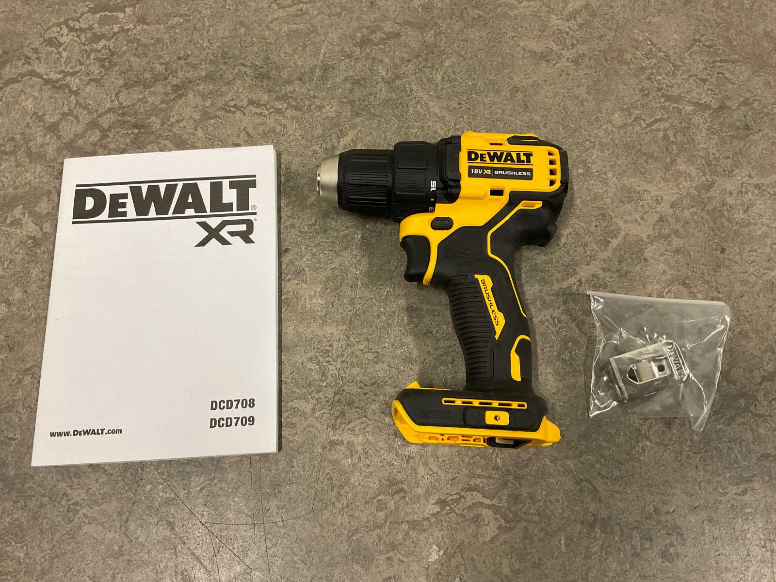 dewalt-accu-schroefboormachine-dcd708