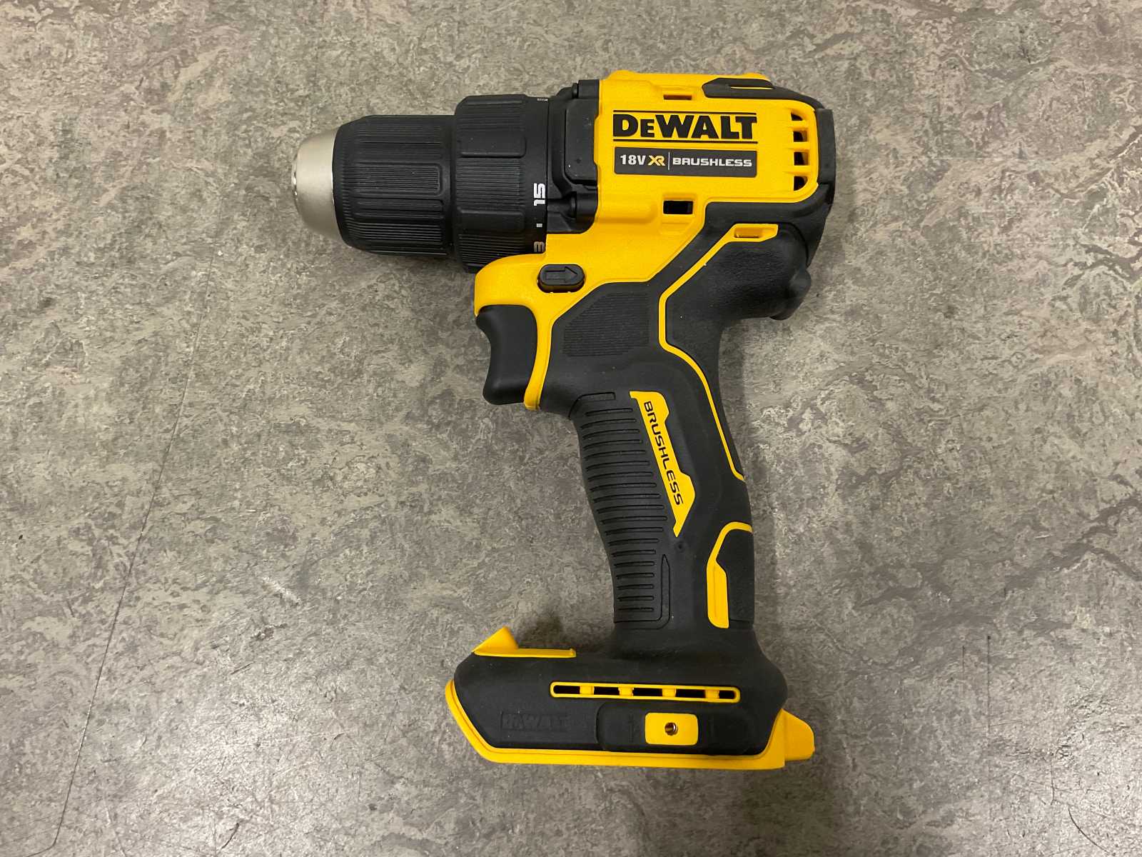 dewalt-accu-schroefboormachine-dcd708