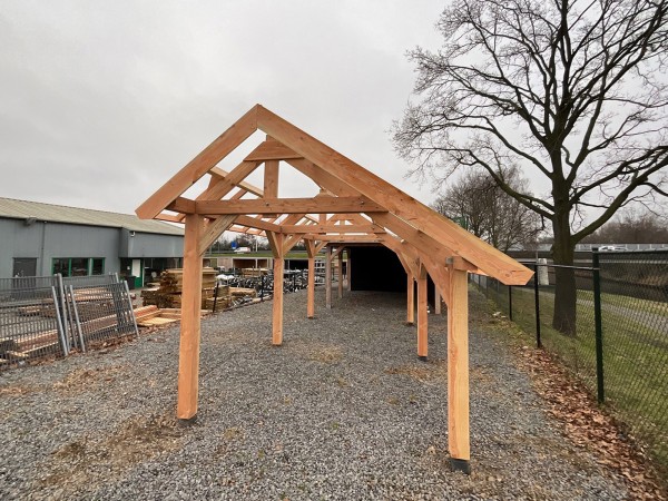 traditionele-douglas-kapschuur-810x460x325-cm
