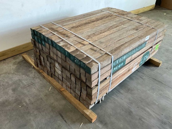 98x-azob-hardhouten-tuinpaal-gepunt-150x7x7-cm