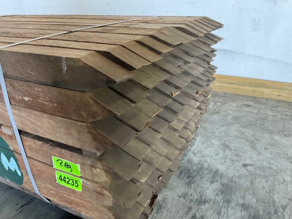 98x-azob-hardhouten-tuinpaal-gepunt-150x7x7-cm