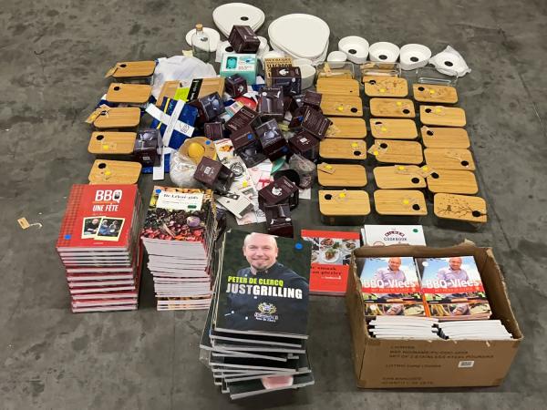 Bakjes, snijplanken & kookboeken partij