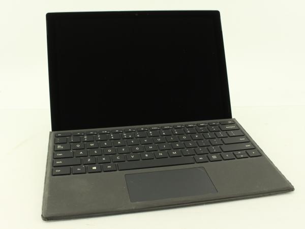 Microsoft Surface 1796 met Adapter