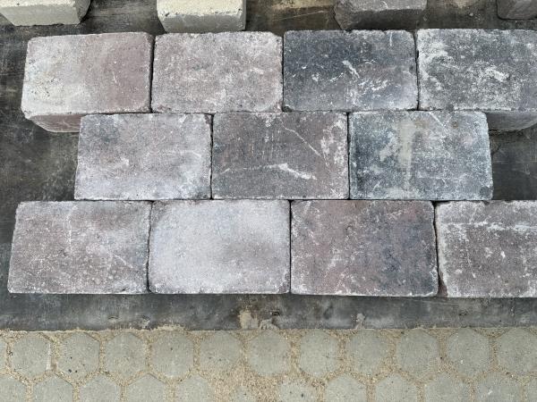 87 M2 Betonsteen Paars-Zwart Getrommeld 21x14x8 Cm
