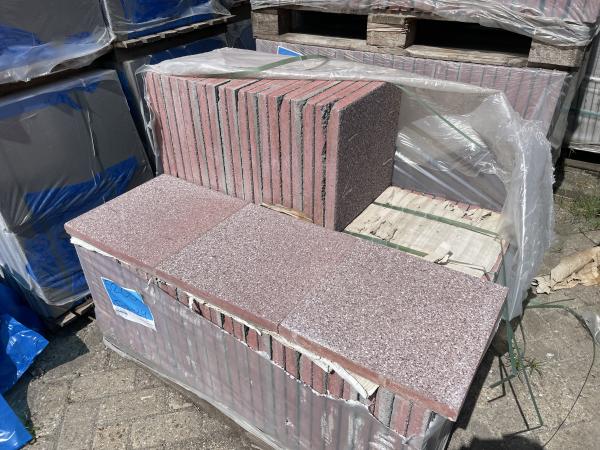 31.8 m2 Terrastegel 40x40x4 Hamburg rood (5200)