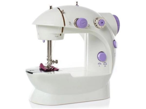 Mini  naaimachine met pedaal