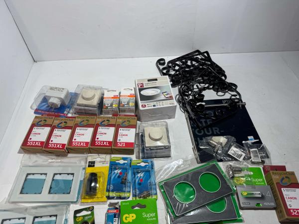 Diversen partij inkt, verlichting, schakelmateriaal