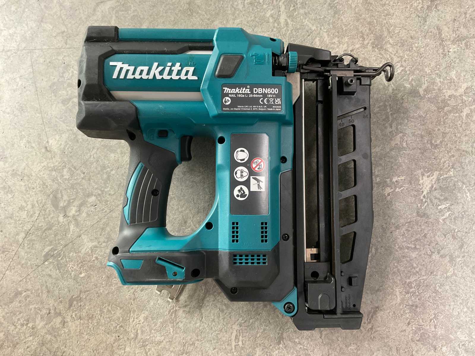 makita-dbn600zj-brad-tacker