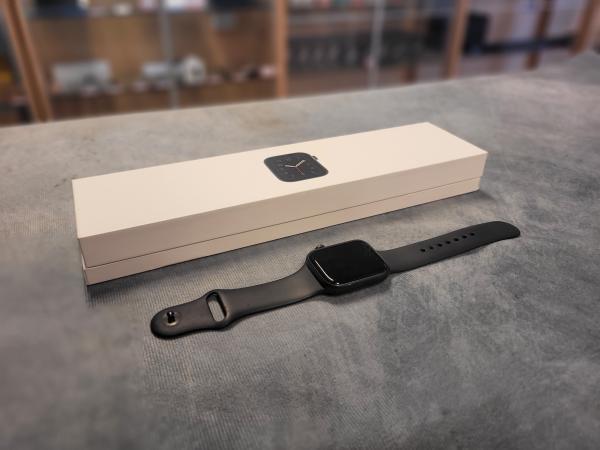 Apple Watch SE 44mm Met Doos | iCloud Lock