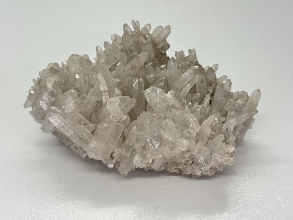  Bergkristal cluster uit Madagaskar 1,64 kg