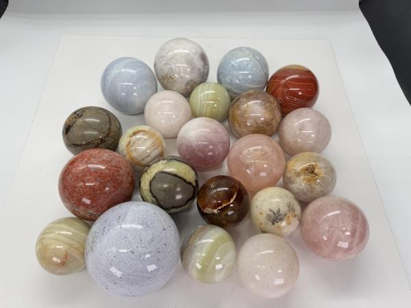22x Verschillende diverse mineraal bollen