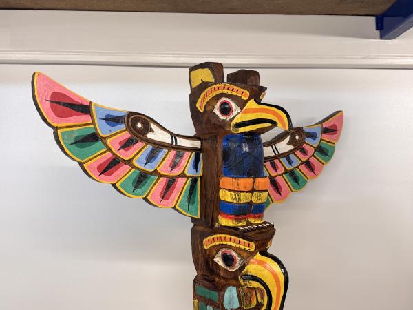 Indianentotem met vleugels 100 cm 